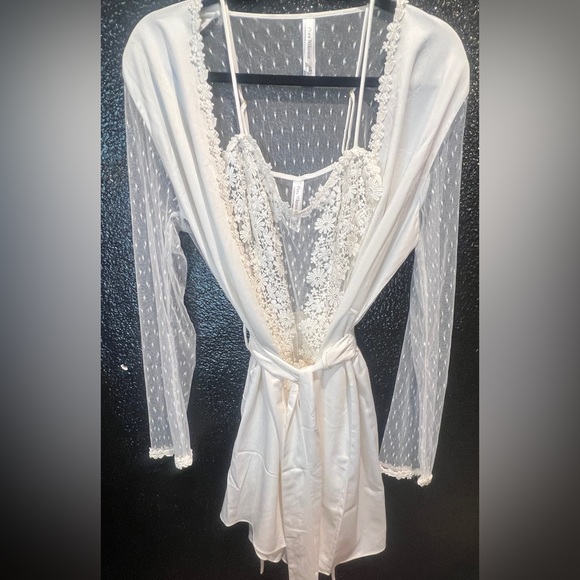 Small lingerie set new with tags - Picture 4 of 4